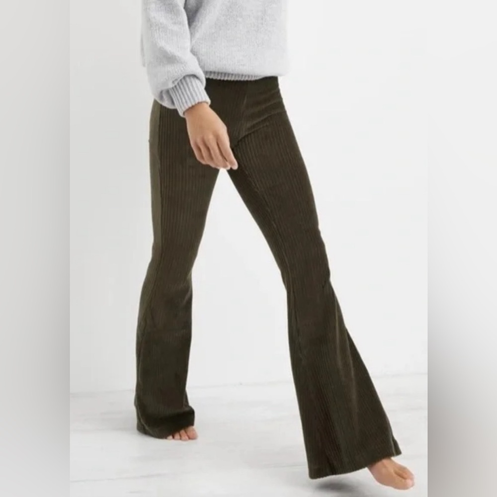 Aerie Groove On Velour Rib Flared High Rise Pants Size Medium